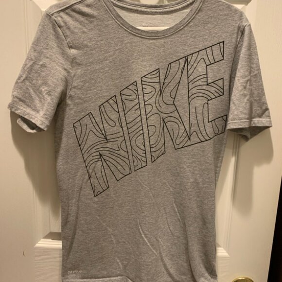 Nike  DRI-FIT Short Sleeve Grey T-Shirt Mens Size Small Athletic Cut - Picture 1 of 4